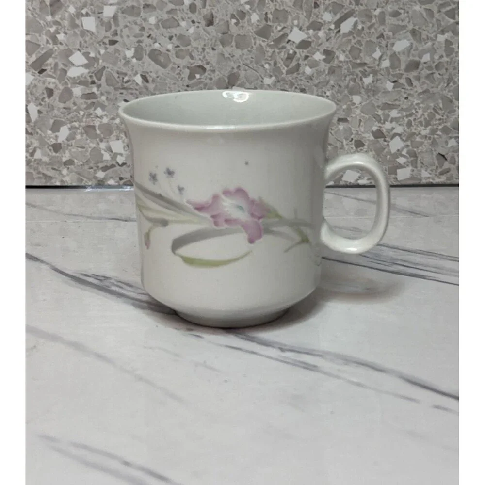 CHINA PEARL EDINBURGH CUP /1985 CCA 14698/BLUE & PINK FLOWER DESIGN/14698